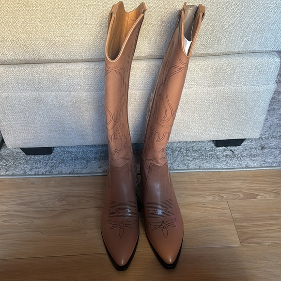 Akepa Cowboy Boots - Picture 2 of 6